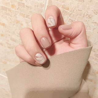 Light khaki smudge false nails - Phosgene