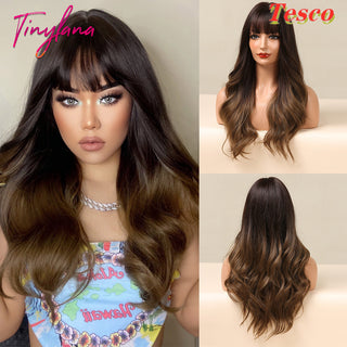 Women Wear Wavy Wigs - Phosgene