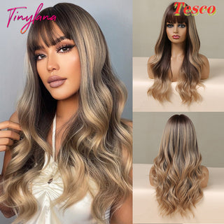 Women Wear Wavy Wigs - Phosgene